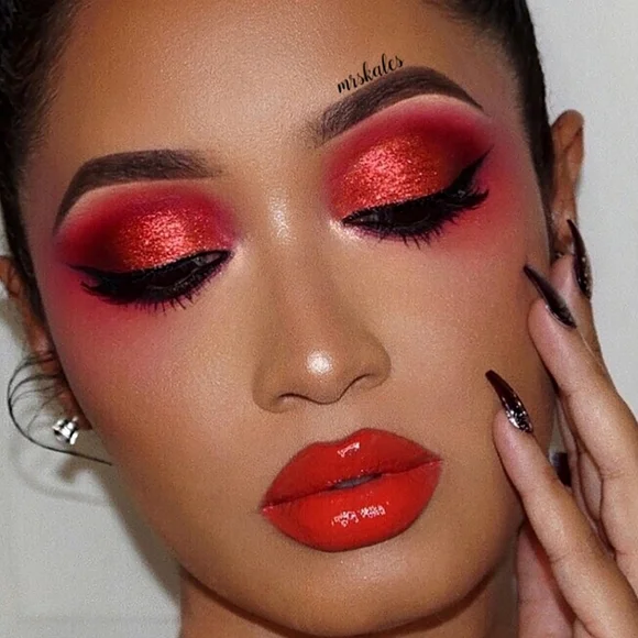 A Nightmare On Elm Street Pressed Powder Palette - Picture 5 of 16